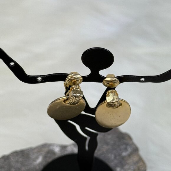 Vintage Gold Tone Clip-on Doorknocker Earrings 1" - Picture 6 of 7